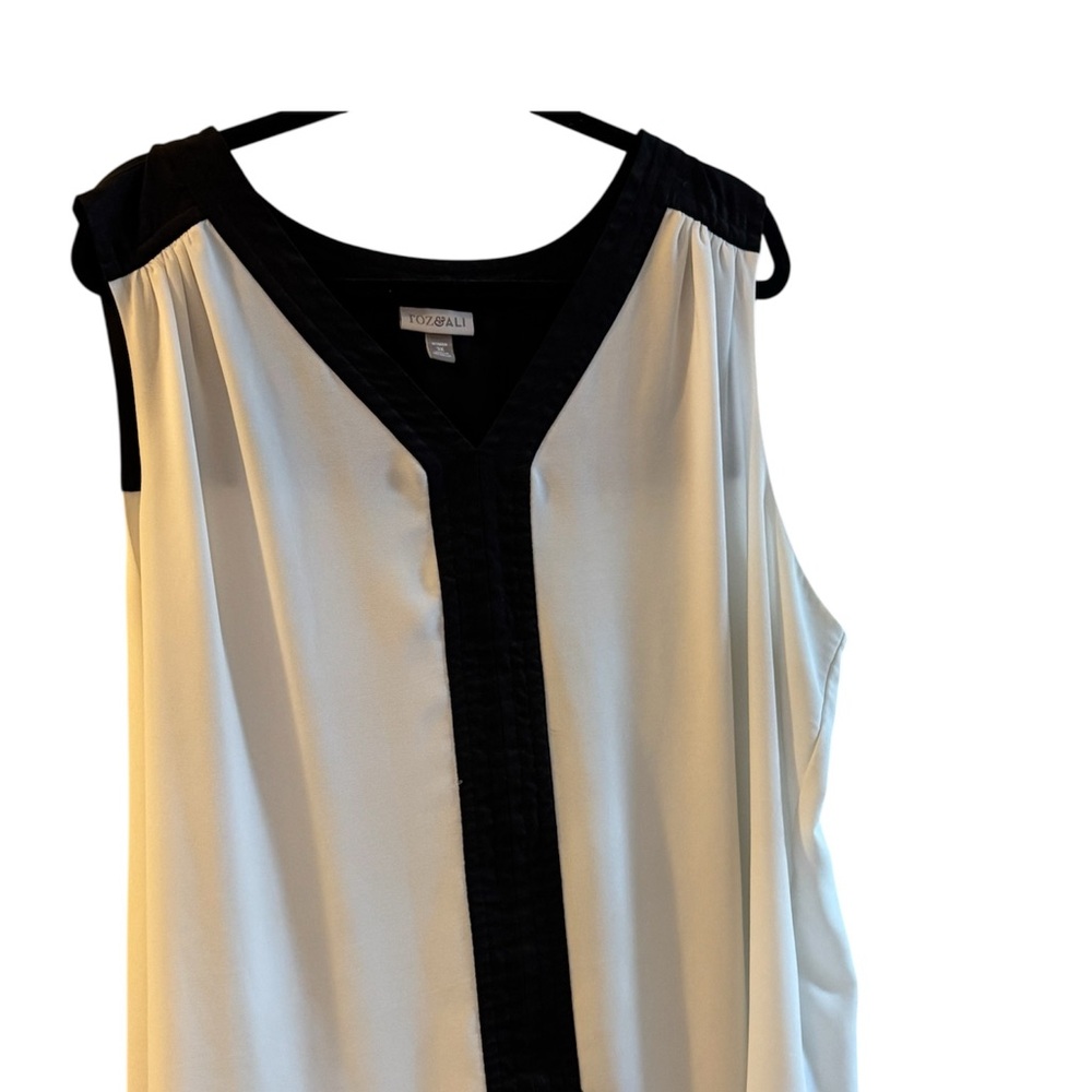 Roz and Ali White and Black Sleeveless Blouse in size 3X